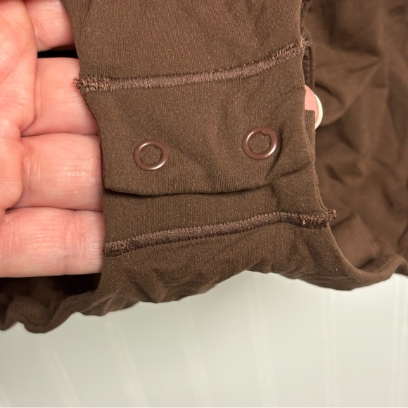 SKIMS Fits Everybody Cocoa Short Sleeve T-Shirt Bodysuit - Picture 5 of 6